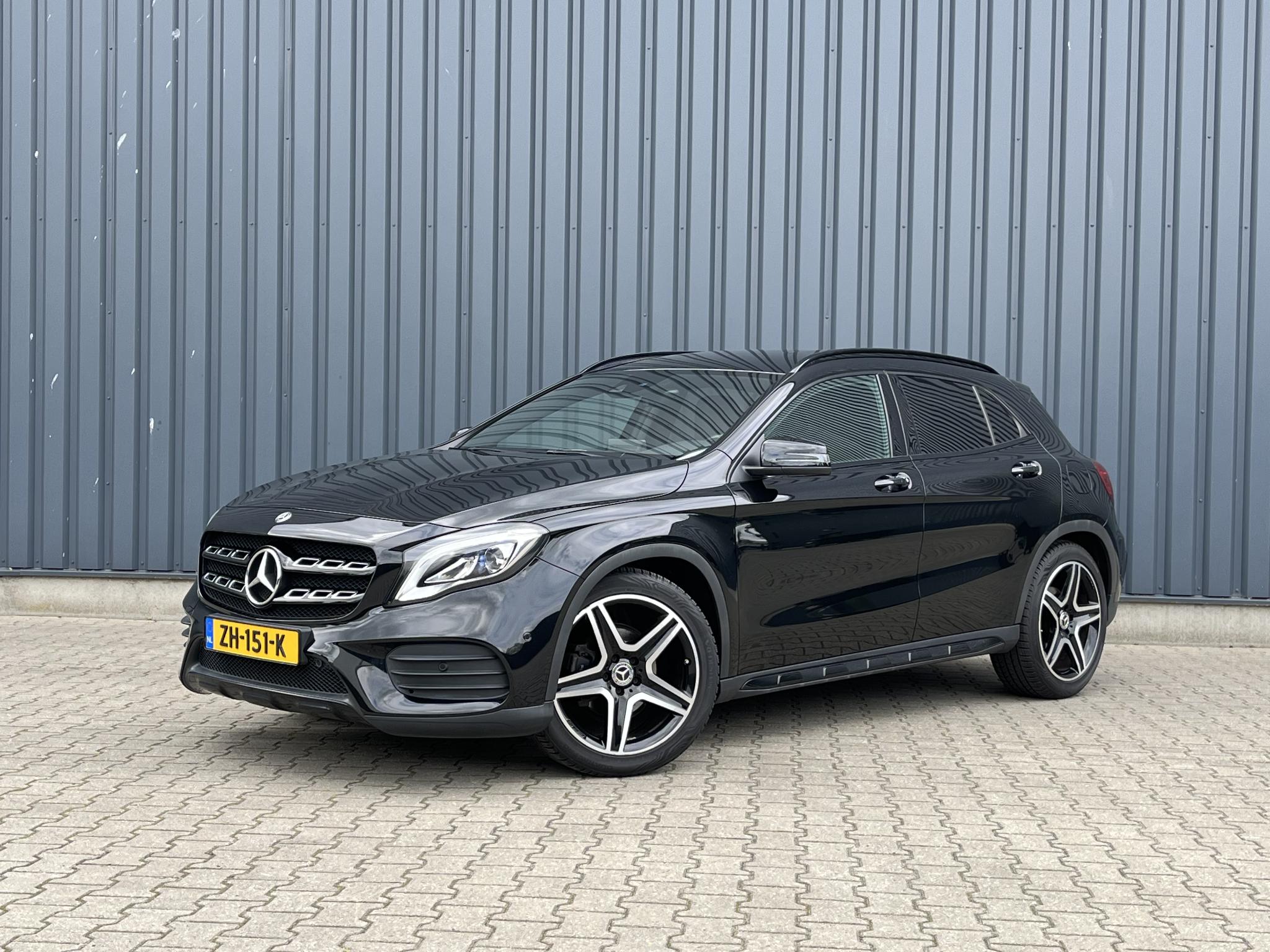 Mercedes-Benz GLA 180 Business Solution AMG Night Upgrade